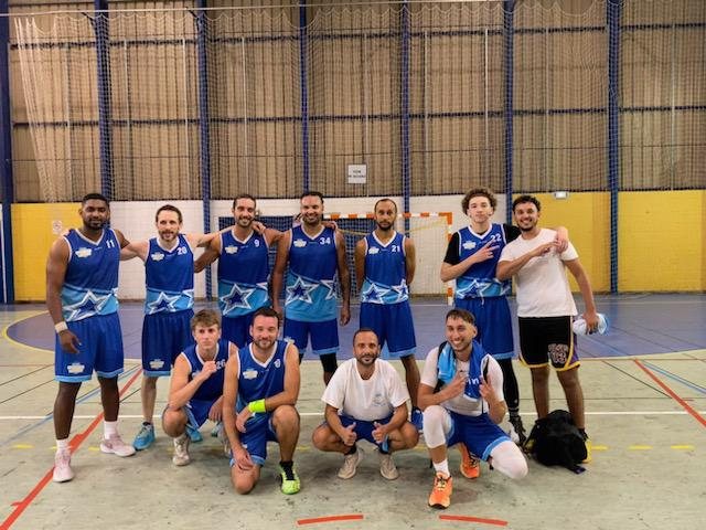 Photo d'équipe des basketteurs du MBC La Montagne Basket Club, club de basket à Saint-Denis 974